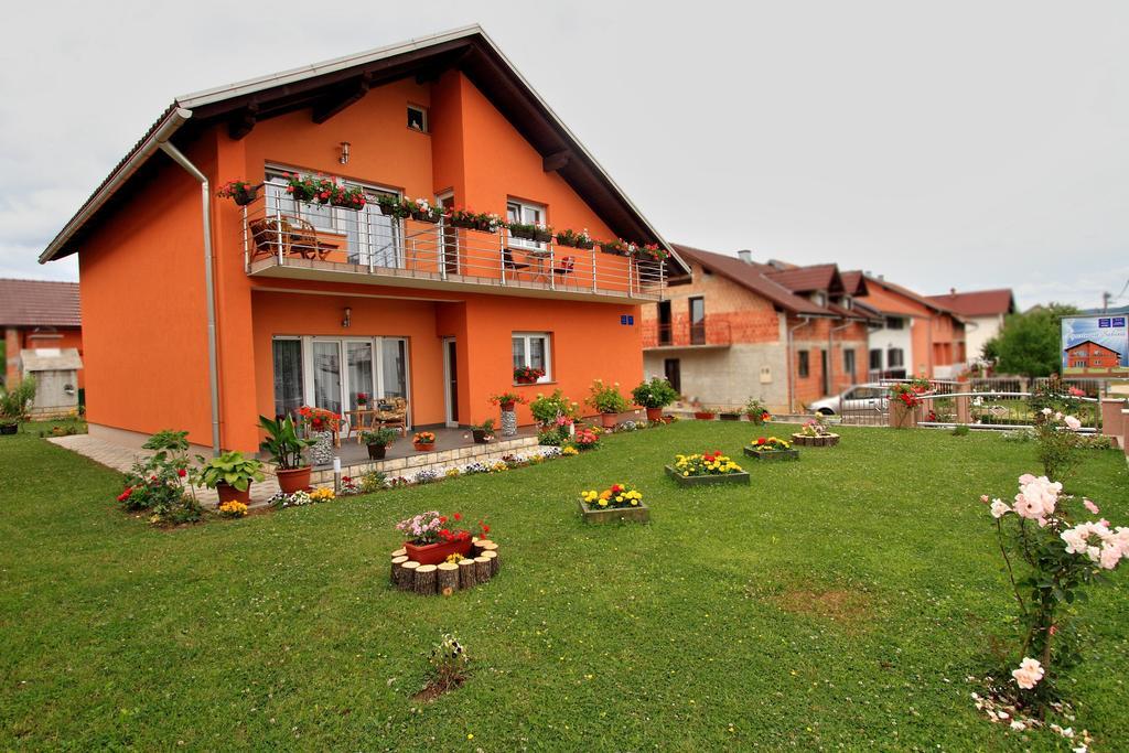 Vila Julija - Apartment & Rooms Otocac Luaran gambar