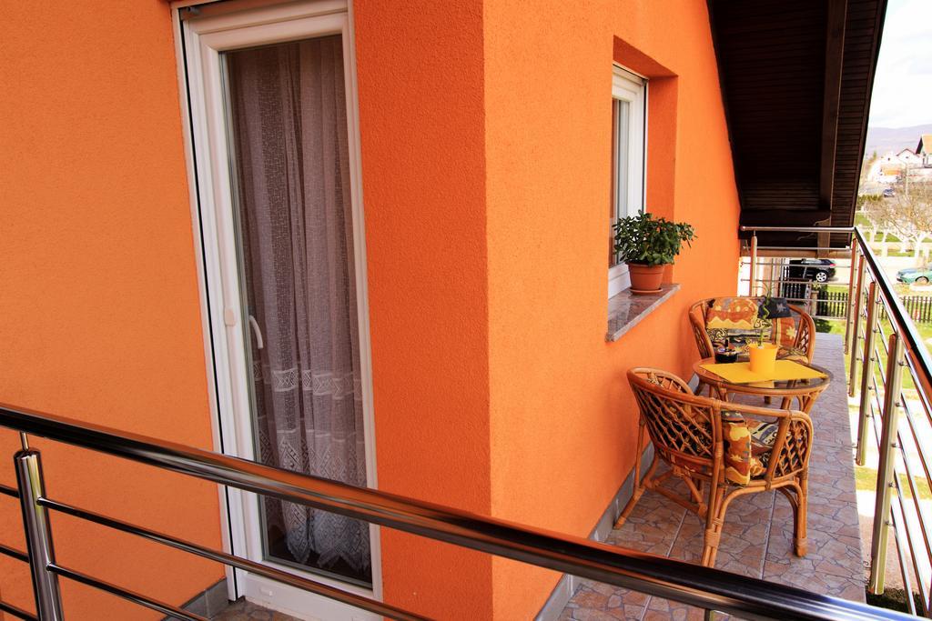 Vila Julija - Apartment & Rooms Otocac Bilik gambar