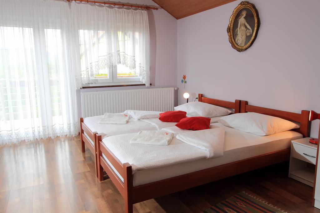 Vila Julija - Apartment & Rooms Otocac Luaran gambar