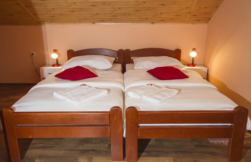 Vila Julija - Apartment & Rooms Otocac Luaran gambar